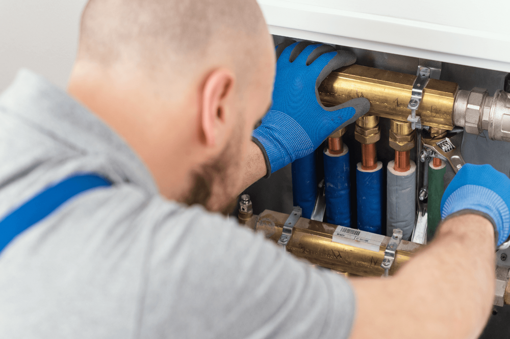 https://www.aaaplumbingsupply.com/cdn/shop/articles/5_Common_Commercial_Plumbing_Issues_And_How_To_Fix_Them.png?v=1689245018&width=1000